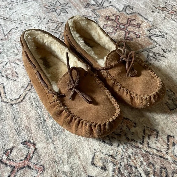 UGG Dakota Leather Moccasin Slippers in Chestnut Women’s Size 6 GUC - Picture 9 of 11